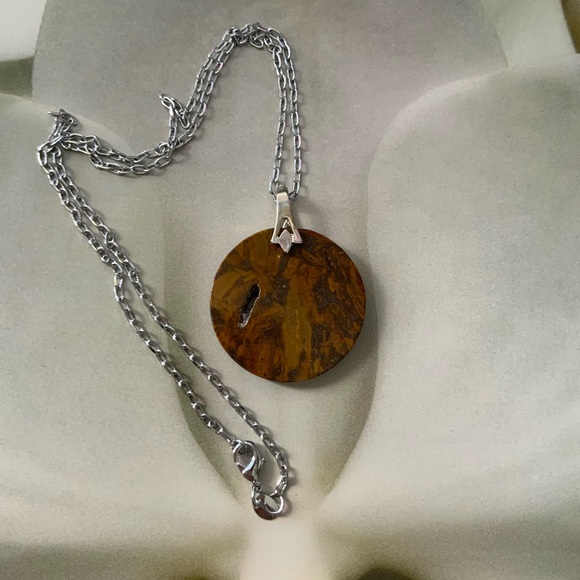 Hand Crafted Natural Tiger Eye Pendant Necklace on 24” Cable Silver Plated Chain - Picture 4 of 11
